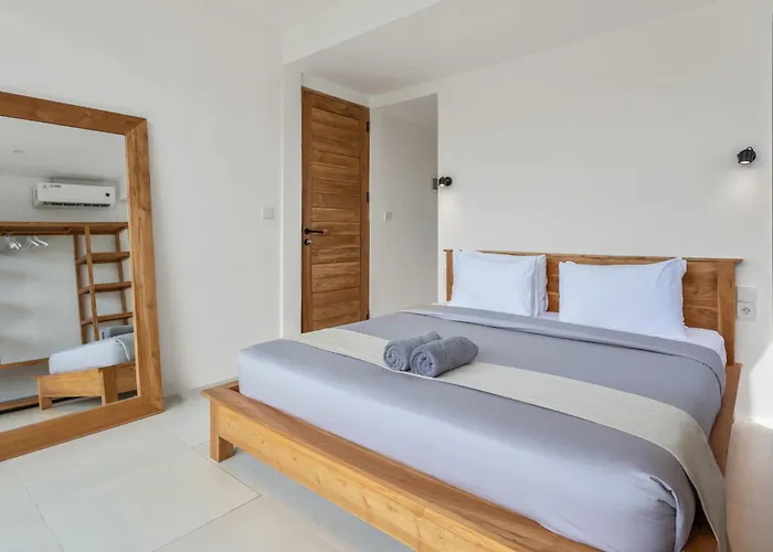 White - Art & Boutique 4*
