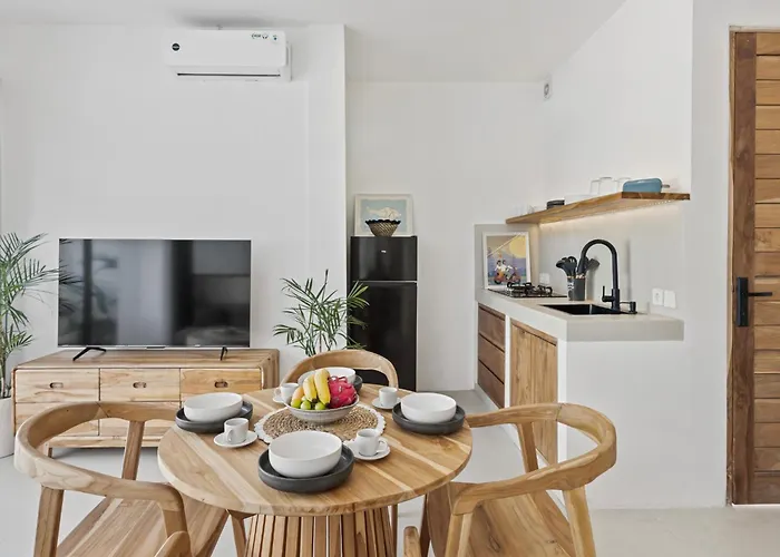 White - Art & Boutique 4*