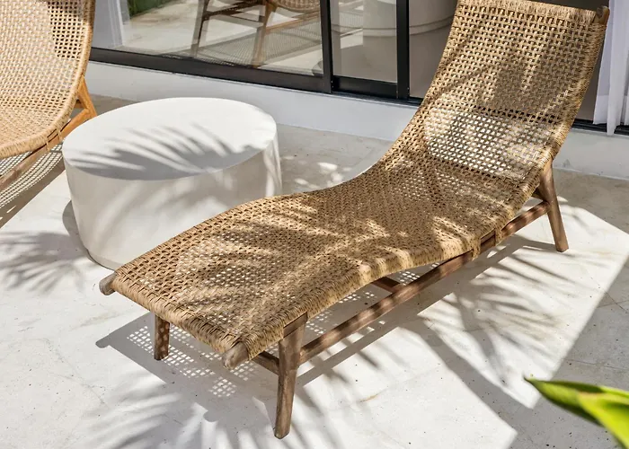 White - Art & Boutique سمينياك